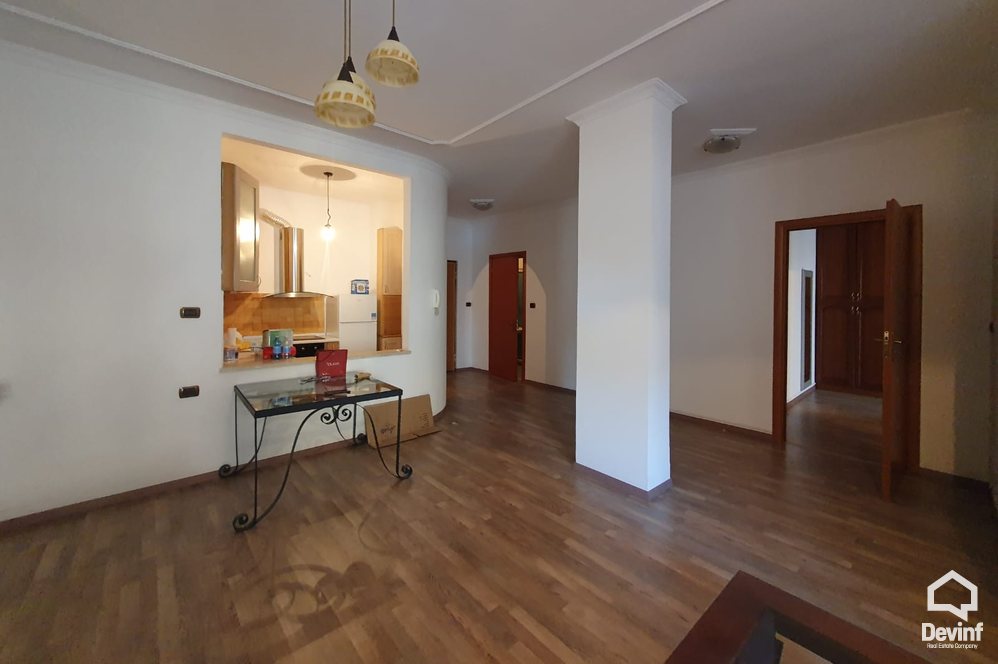 Tirane Qera Apartament 2+1+A Apartament ne zonen e Bllokut apartament zyre