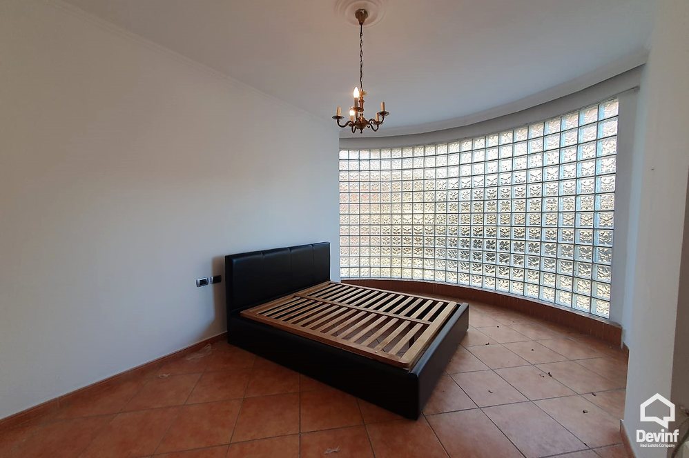 Tirane Qera Apartament 2+1+A Apartament ne zonen e Bllokut apartament zyre