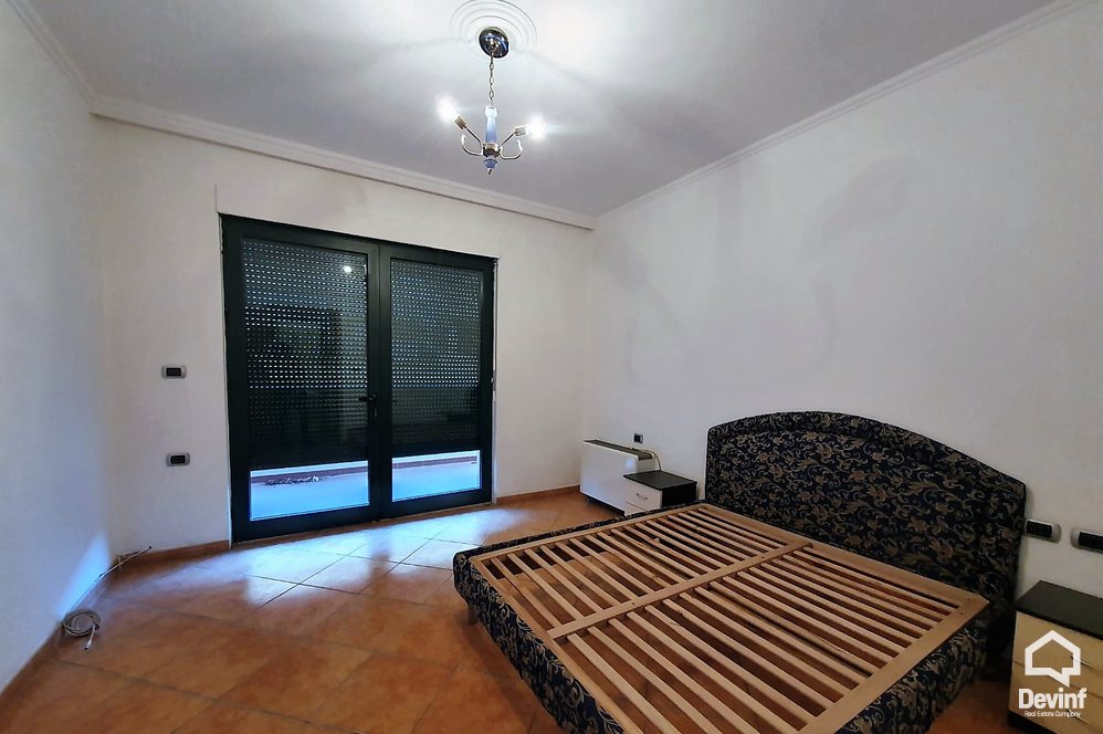 Tirane Qera Apartament 2+1+A Apartament ne zonen e Bllokut apartament zyre