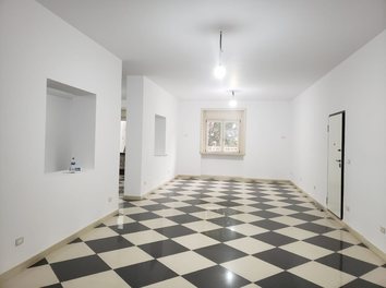 Zyre Qera Ambjent per zyra tek Stadiumi Selman Stermasi 