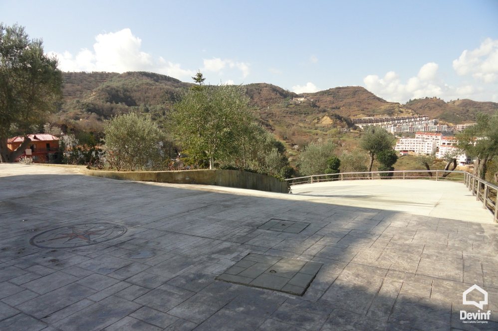 Tirane Qera Vile Me shume se 4 dhoma Vila ndodhet prane Kopeshtit Zoologjik zyre vile restorant