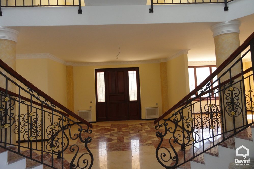 Tirane Qera Vile Me shume se 4 dhoma Vila ndodhet prane Kopeshtit Zoologjik zyre vile restorant