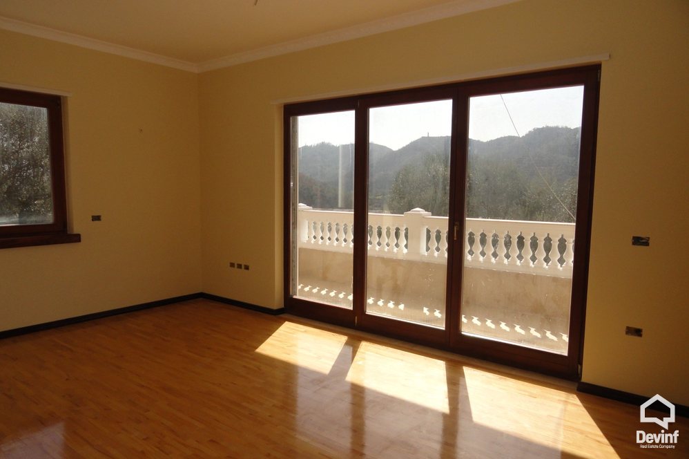 Tirane Qera Vile Me shume se 4 dhoma Vila ndodhet prane Kopeshtit Zoologjik zyre vile restorant