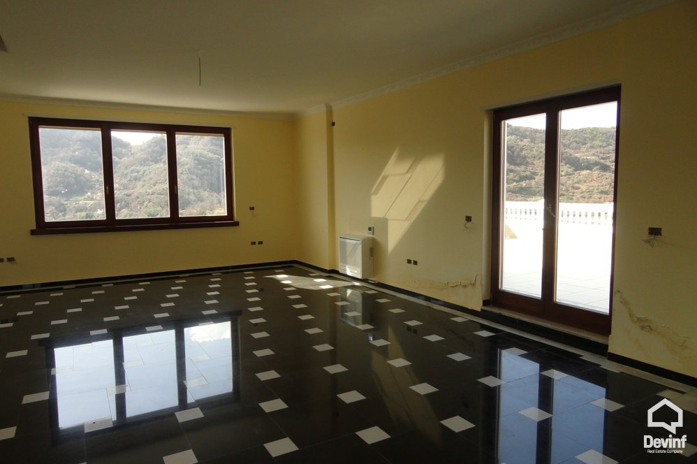 Tirane Qera Vile Me shume se 4 dhoma Vila ndodhet prane Kopeshtit Zoologjik zyre vile restorant