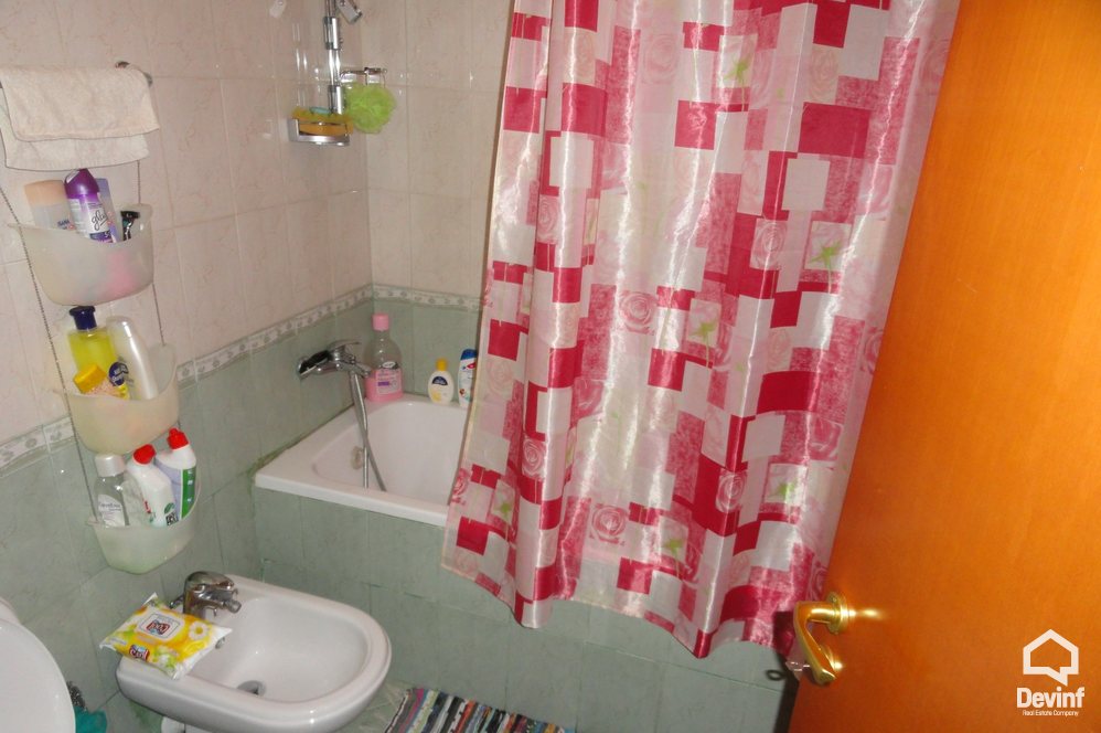 Tirane Shitje Apartament 3+1+A Pallati ndodhet prane rruges Myslym Shyri apartament