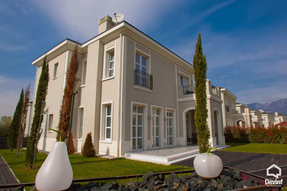 Tirane For Sale Villa 4+1+G House in a residential compound in Tirana periphery Residential Complex