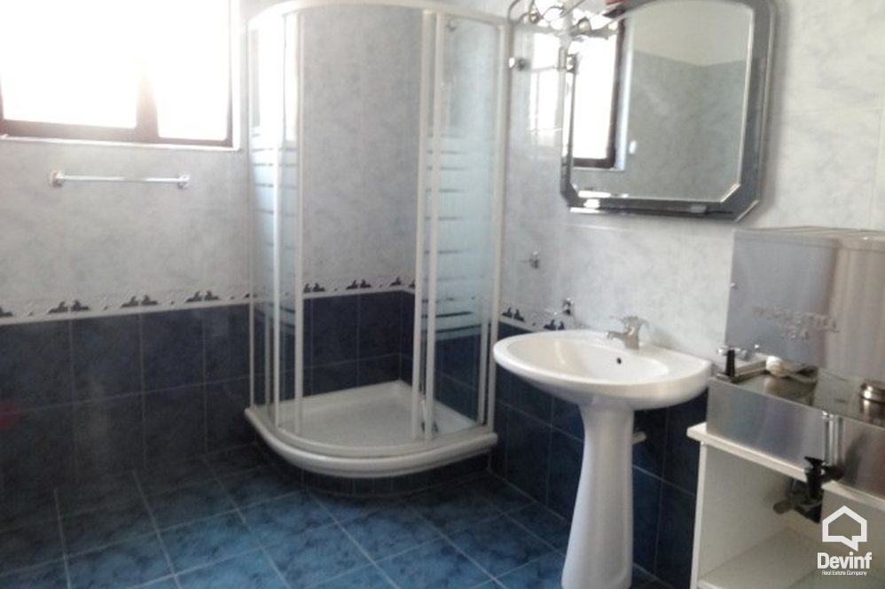 Tirane For Sale Villa 3+1+G Villa situated at the residential area of Selita 
