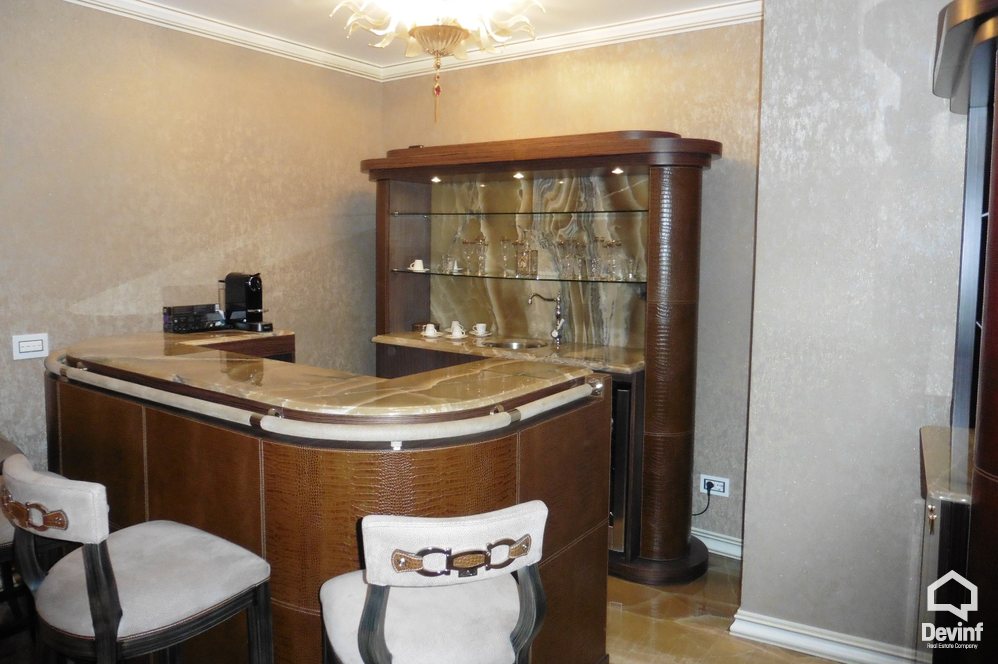 Tirane Qera Zyre  Ne Bulevardin Gjergj Fishta Zyre