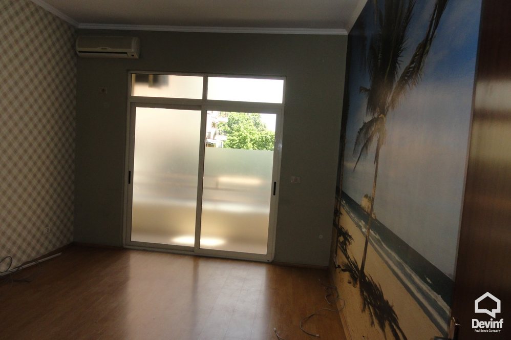 Tirane Qera Zyre  Zyre ne zonen e Ish-Bllokut Zyre