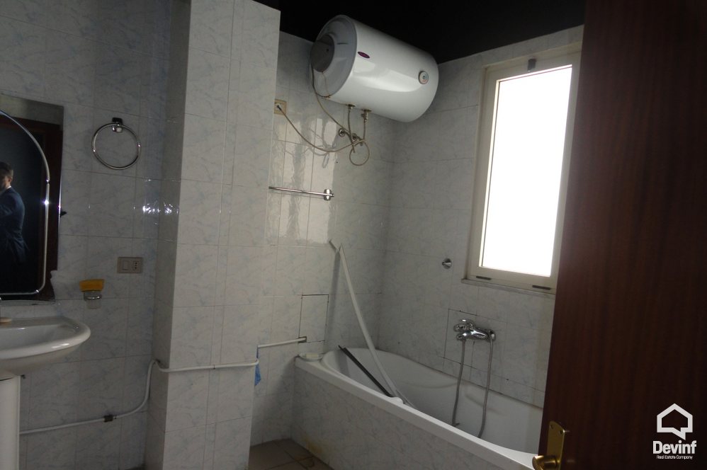 Tirane Qera Zyre  Zyre ne zonen e Ish-Bllokut Zyre