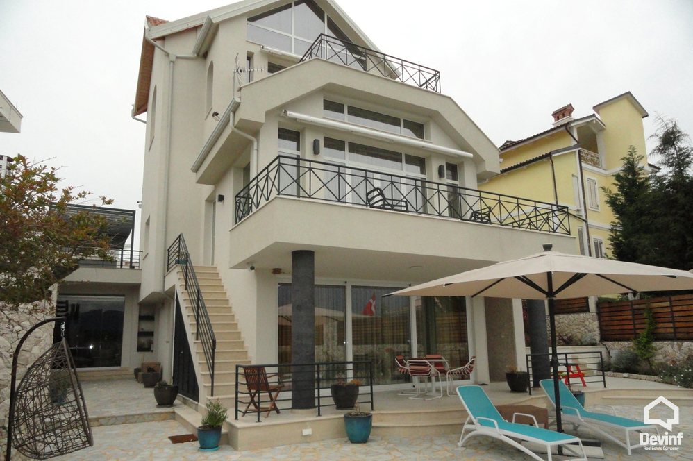 Tirane Qera Vile  Vile ne kompleks rezindecial ne zonen e Farkes kompleks rezidencial