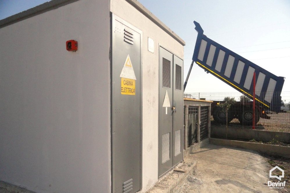 Durres Qera Magazine  Ekspozite dhe magazine ne Autostraden nga Tirana ne Durres toke per ndertim