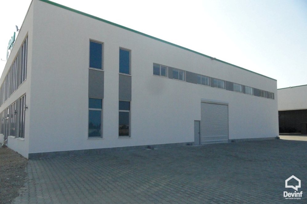 Durres Qera Magazine  Ekspozite dhe magazine ne Autostraden nga Tirana ne Durres toke per ndertim