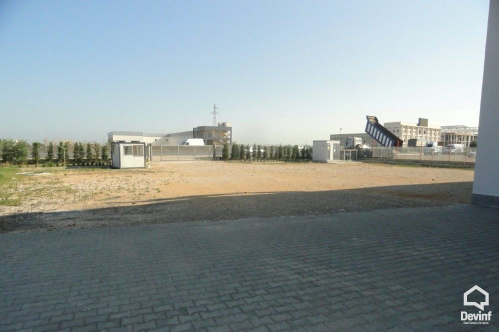 Durres Qera Magazine  Ekspozite dhe magazine ne Autostraden nga Tirana ne Durres toke per ndertim