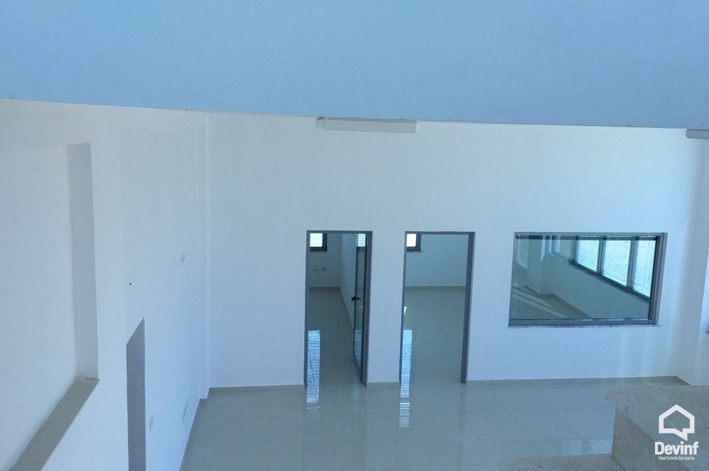 Durres Qera Magazine  Ekspozite dhe magazine ne Autostraden nga Tirana ne Durres toke per ndertim