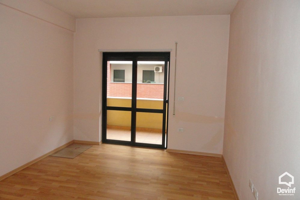 Tirane Qera Zyre 3+1+A Zyre ne qender te Tiranes apartament