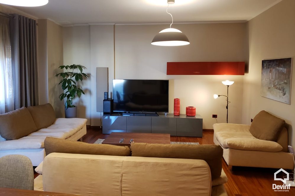 Tirane Qera Apartament 3+1+G Apartamenti ndodhet prane Klubit Sportiv Dinamo apartament