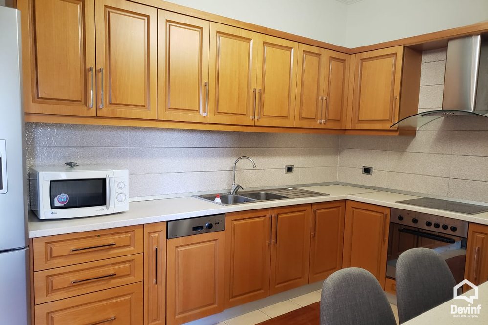 Tirane Qera Apartament 3+1+G Apartamenti ndodhet prane Klubit Sportiv Dinamo apartament
