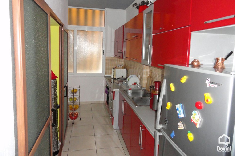 Tirane Shitje Apartament 2+1+G Pallati ndodhet prane Tregut Elektrik apartament