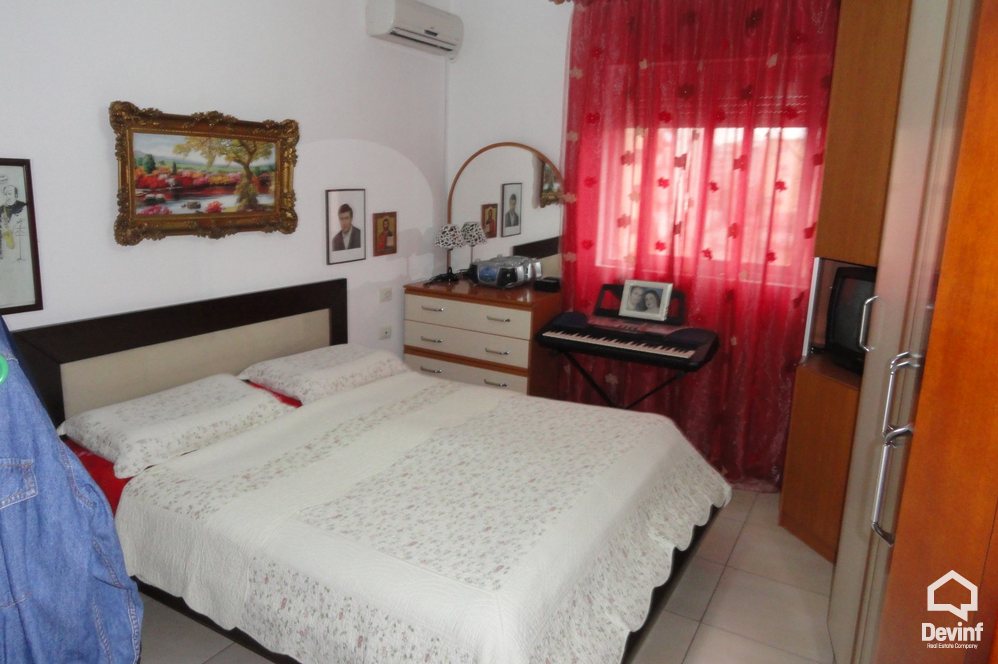 Tirane Shitje Apartament 2+1+G Pallati ndodhet prane Tregut Elektrik apartament