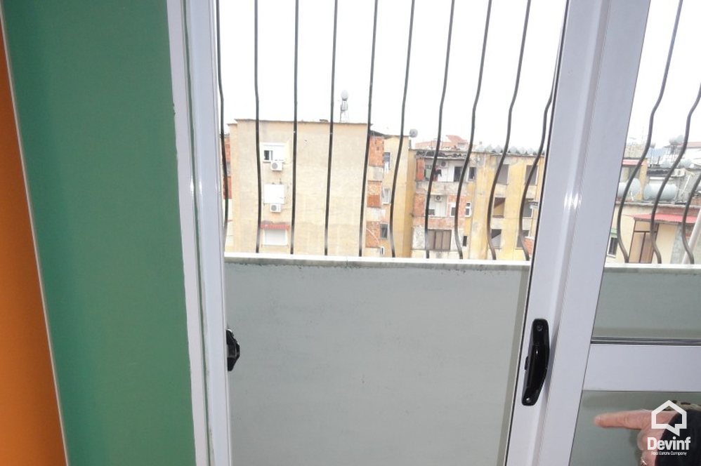 Tirane Shitje Apartament 2+1+G Pallati ndodhet prane Tregut Elektrik apartament