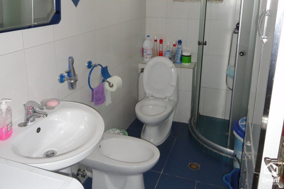 Tirane Shitje Apartament 2+1+G Pallati ndodhet prane Tregut Elektrik apartament