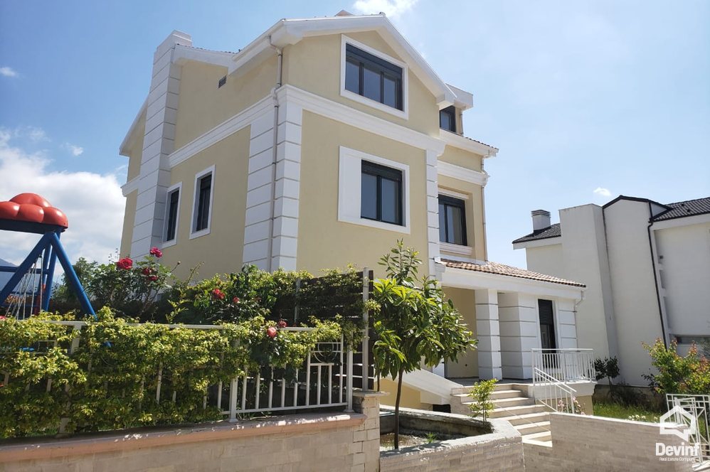 Tirane For Sale Villa 4+1+G Villa residential complex located in Tirane-Elbasan Highway  Residential Complex