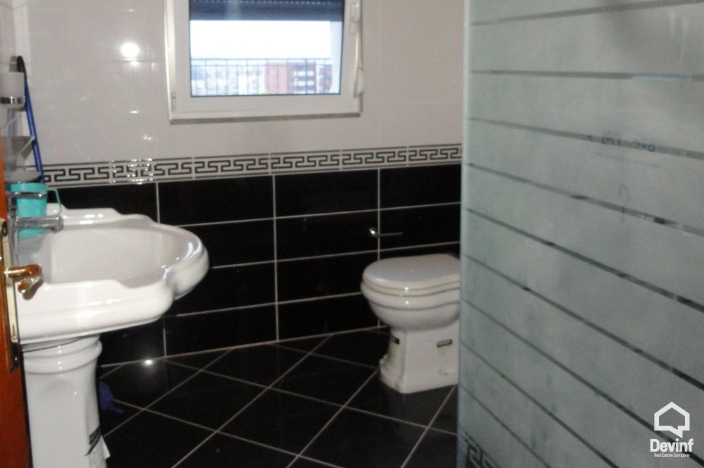 Tirane Qera Apartament 2+1+A Pallat i ri prane Rr. Myslym Shyri apartament