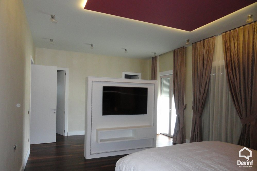 Tirane For Sale Villa Me shume se 4 dhoma House in a residential compound in Tirana periphery, near TEG Shopping Center. Residential Complex