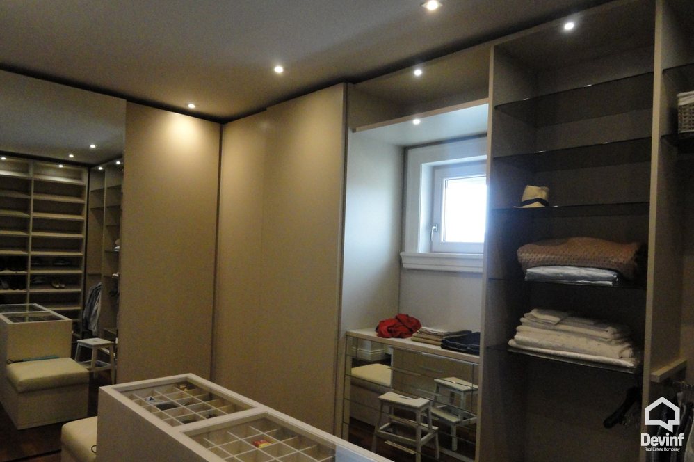 Tirane For Sale Villa Me shume se 4 dhoma House in a residential compound in Tirana periphery, near TEG Shopping Center. Residential Complex