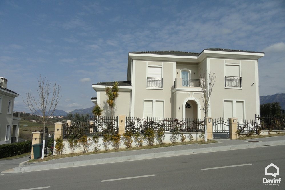Tirane For Sale Villa Me shume se 4 dhoma House in a residential compound in Tirana periphery, near TEG Shopping Center. Residential Complex