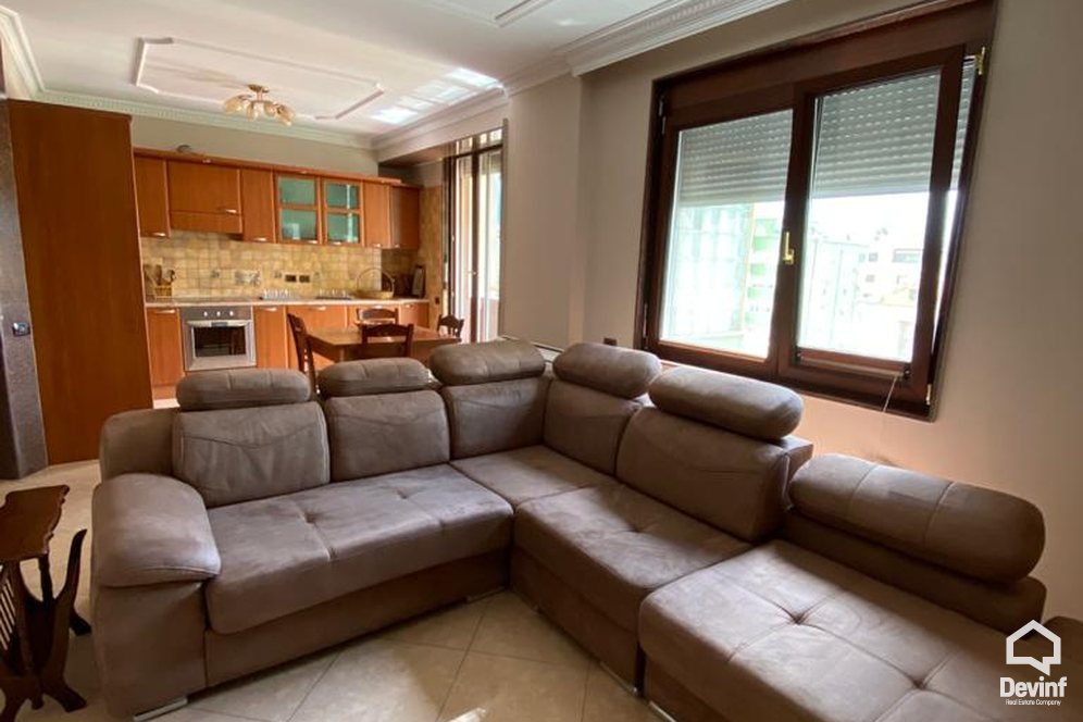 Tirane Qera Apartament 2+1+A Apartament ne zonen e Bllokut apartament