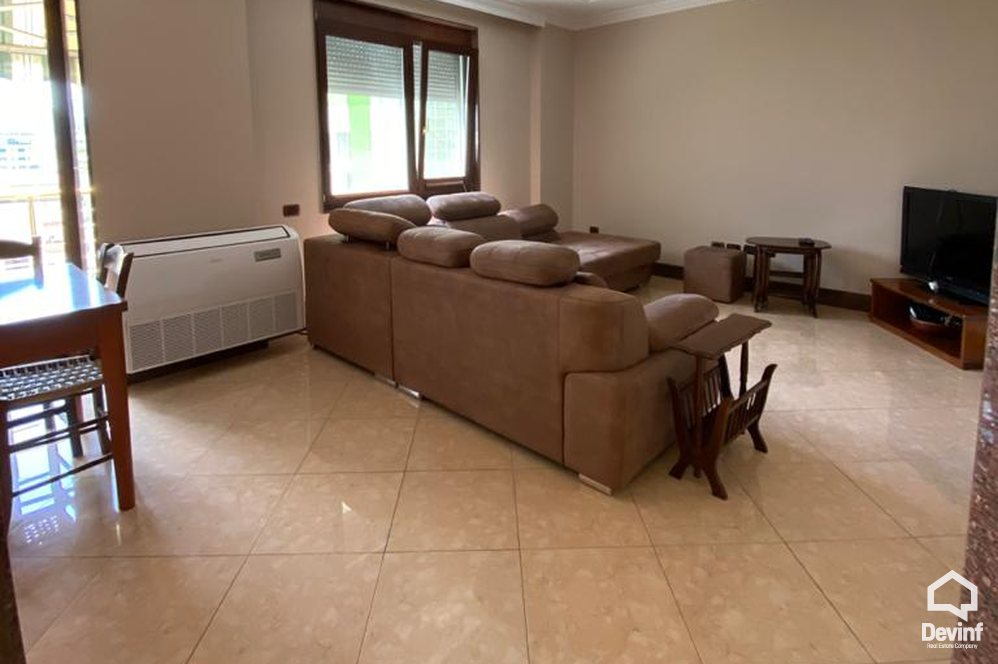 Tirane Qera Apartament 2+1+A Apartament ne zonen e Bllokut apartament