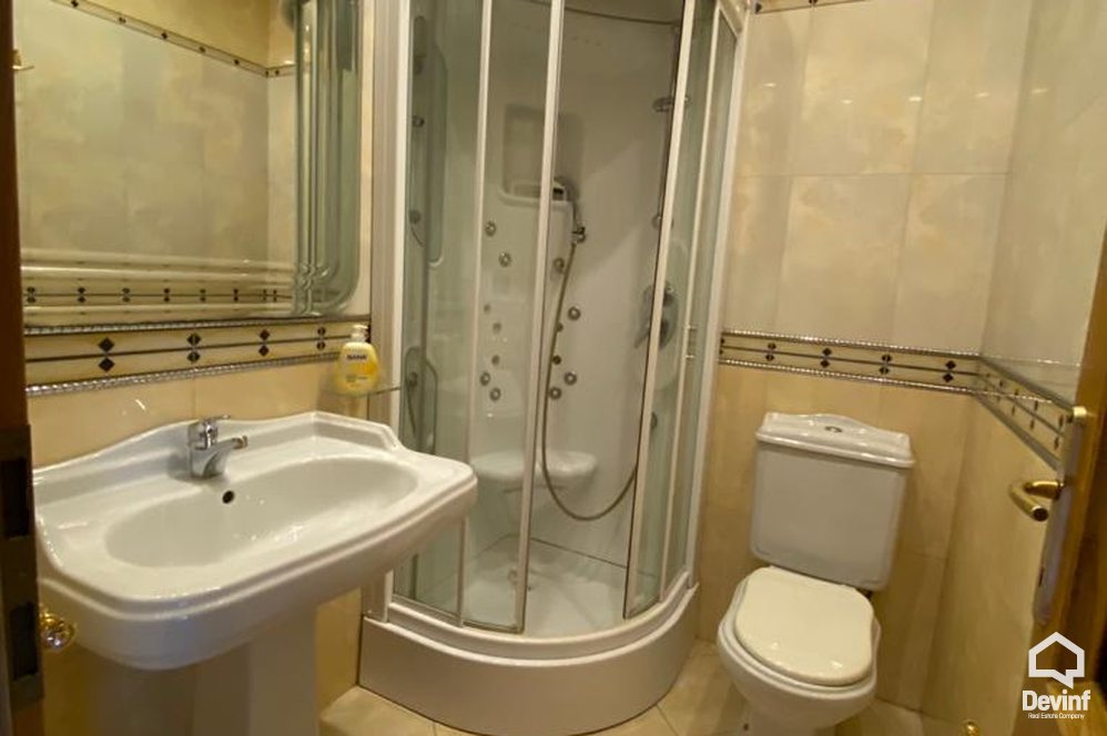 Tirane Qera Apartament 2+1+A Apartament ne zonen e Bllokut apartament
