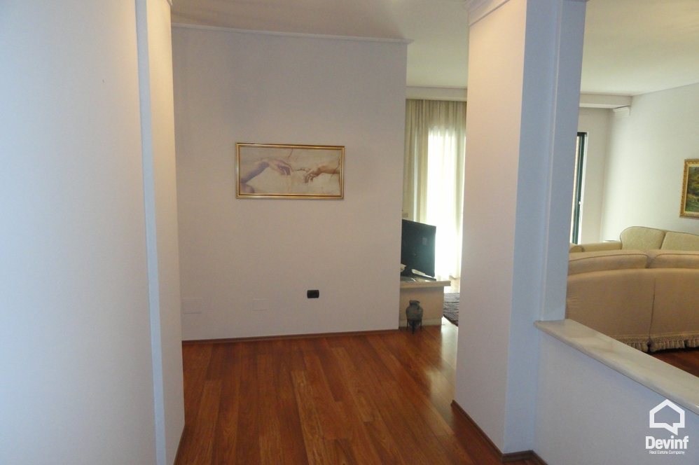 Tirane Qera Apartament 2+1+A Apartament ne zonen e Bllokut apartament