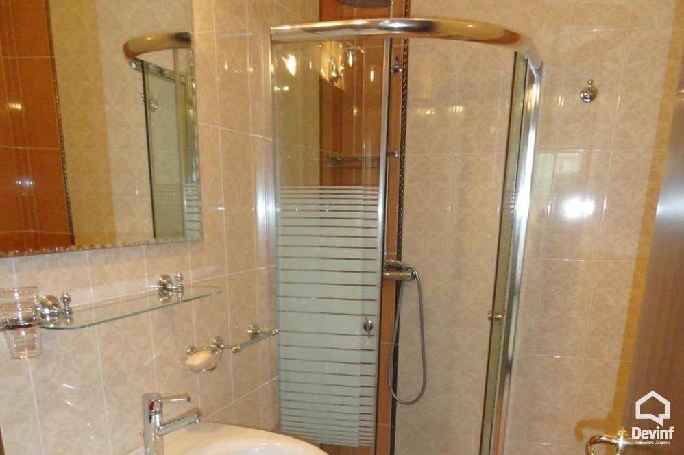 Tirane Qera Apartament 2+1+A Apartament ne zonen e Bllokut apartament