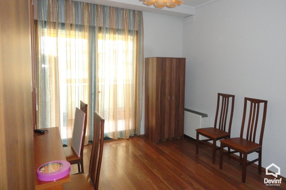 Tirane Qera Apartament 2+1+A Apartament ne zonen e Bllokut apartament