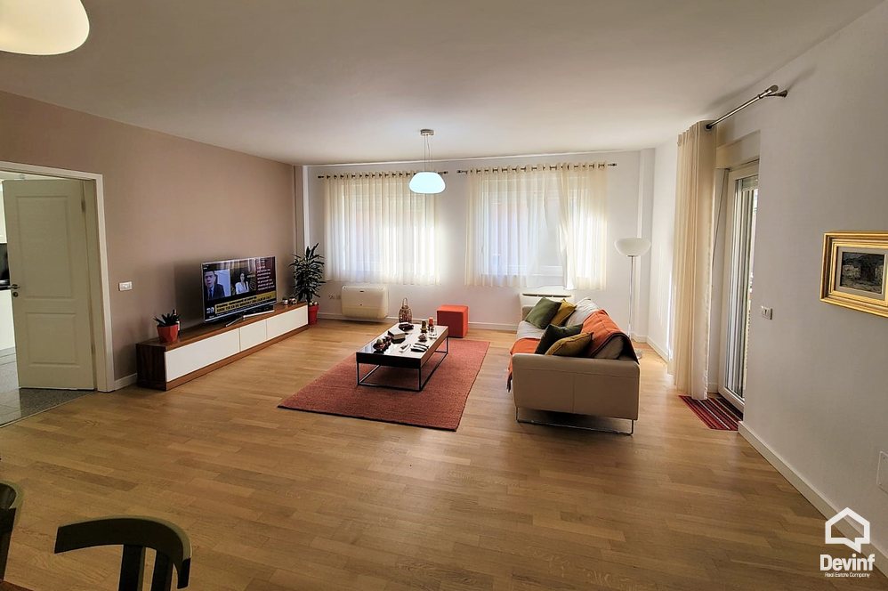 Tirane Qera Apartament 3+1 Apartament ne zonen e Farkes apartament kompleks rezidencial