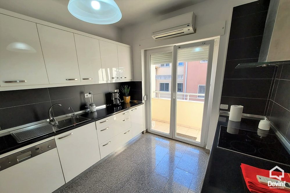 Tirane Qera Apartament 3+1 Apartament ne zonen e Farkes apartament kompleks rezidencial