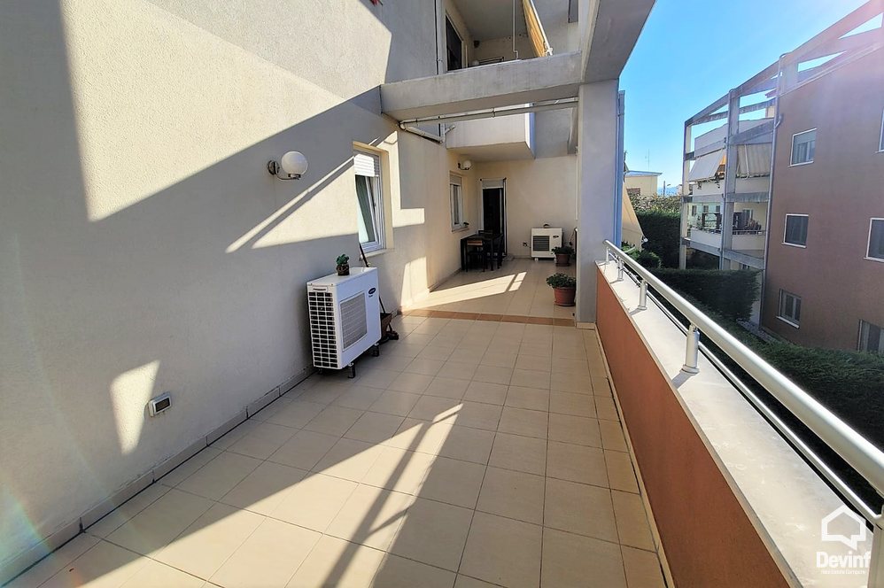 Tirane Qera Apartament 3+1 Apartament ne zonen e Farkes apartament kompleks rezidencial