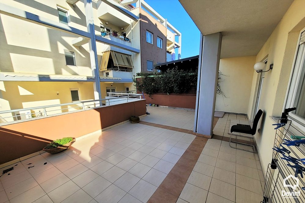 Tirane Qera Apartament 3+1 Apartament ne zonen e Farkes apartament kompleks rezidencial