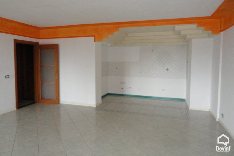 Tirane Qera Zyre 2+1+A Apartament ne zonen prane Piramides zyre