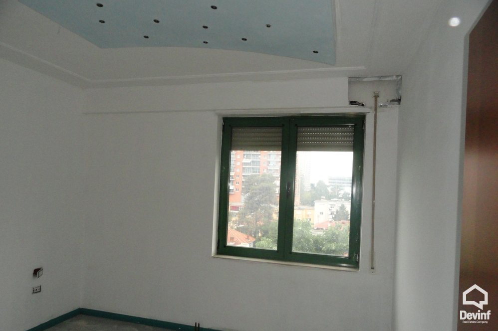 Tirane Qera Zyre 2+1+A Apartament ne zonen prane Piramides zyre