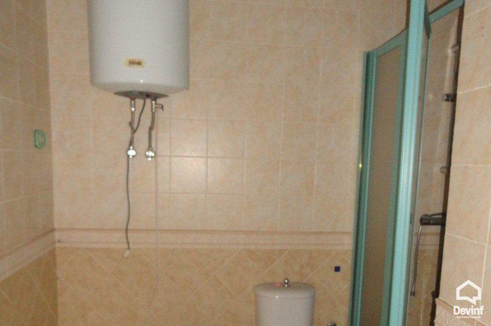 Tirane Qera Zyre 2+1+A Apartament ne zonen prane Piramides zyre