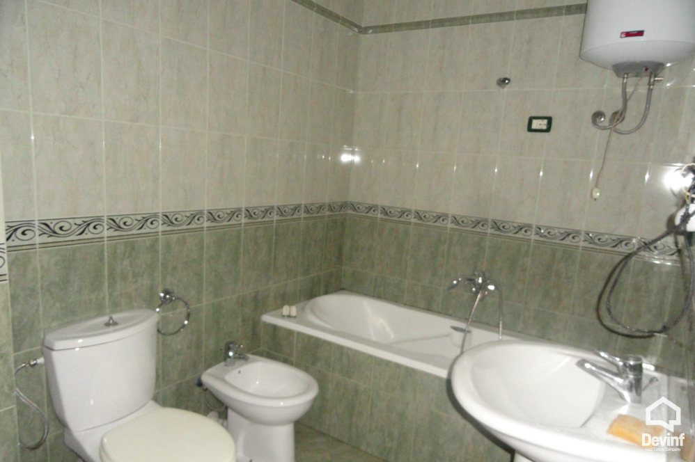 Tirane Qera Zyre 2+1+A Apartament ne zonen prane Piramides zyre