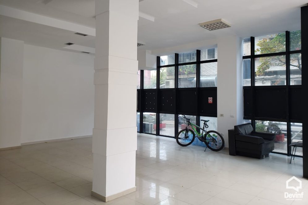 Tirane Qera Dyqan  Dyqan ne zonen e Brrylit zyre spa dyqan klinike dentare qender estetike