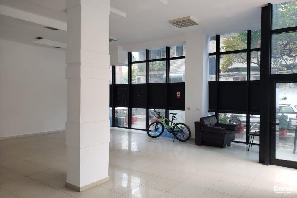 Tirane Qera Dyqan  Dyqan ne zonen e Brrylit zyre spa dyqan klinike dentare qender estetike