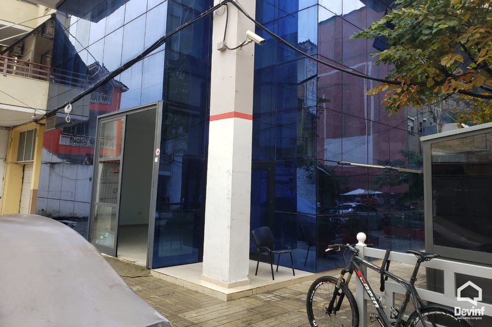 Tirane Qera Dyqan  Dyqan ne zonen e Brrylit zyre spa dyqan klinike dentare qender estetike
