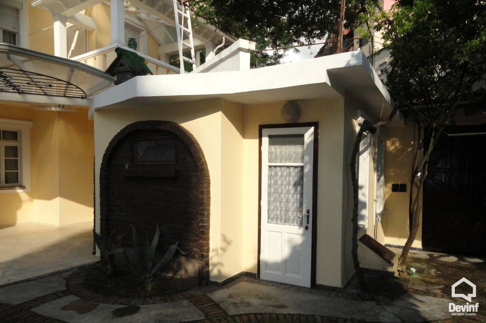 Tirane Qera Shtepi Private 3+1+A Vile ne qytetin e Tiranes apartament