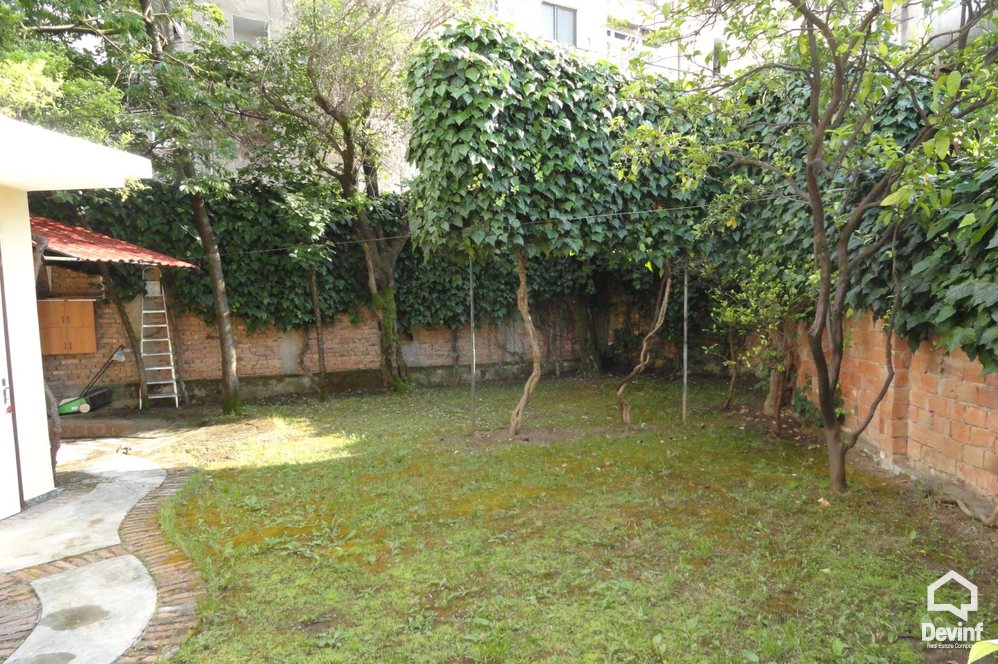 Tirane Qera Shtepi Private 3+1+A Vile ne qytetin e Tiranes apartament